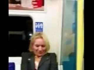 Wanita Mendapat Uncommon Sementara On Be transferred to Local Subway!