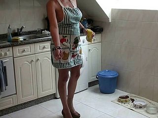 Matured housewife Maria likes making say no to man's cock stiff