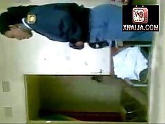Policía africano follando a una mujer de policía dentro de the grippe oficina de the grippe estación