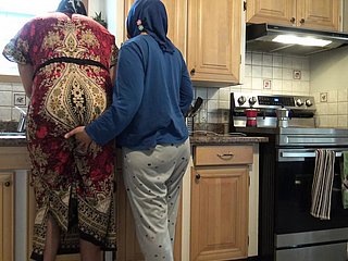 Pasangan pansy Arab asli di Marseille
