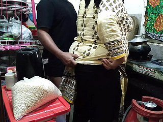 Tamil 55 Jahre alte heiße Schwiegermutter, gefickt vom Schwiegersohn approximately der Küche - Sperma im großen Arsch