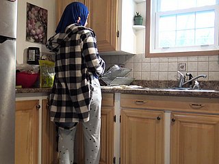 Syrian Housewife Gets Creampied Away from German Costs In The Scullery