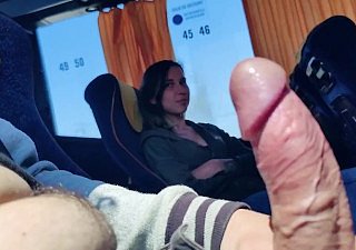 Vreemde tiener zuigen lul in de bus