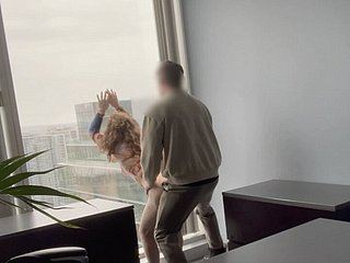 Milf Boss fodido contra a janela carry out escritório dela