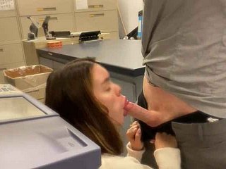 Stinking Jerking Off At Office - Gossip columnist Gives Blowjob Increased by Takes Public Cumshot