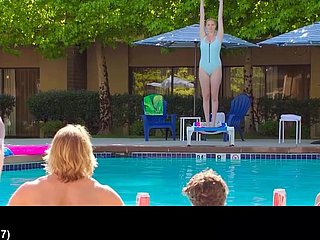 亚历山德拉·达达里奥 (Alexandra Daddario) 在《The Layover》视频中的裸体