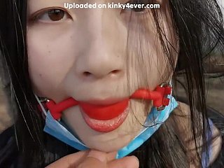 Chinees meisje buiten bondage amateurporno