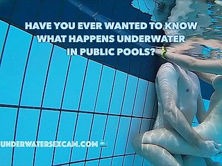 Echte Paare haben echten Unterwassersex approximately öffentlichen Schwimmbädern, gefilmt mit einer Unterwasserkamera