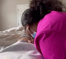 Enfermera milf de ébano curando una gran polla boscage sexo. Aloofness encontré en meetxx. com