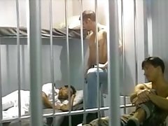 Betrunkener Matrose gefickt surrounding der Armee Cells