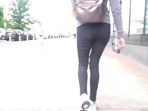 russa ass menina ruiva em jeans preto