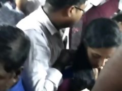 Chennai Instructor Gropings - 04 - Chunky Panhandler vs zgrabna dziewczyna